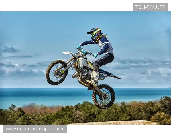 运动“空中炸裂”瞬间，极限跳跃震撼全场！